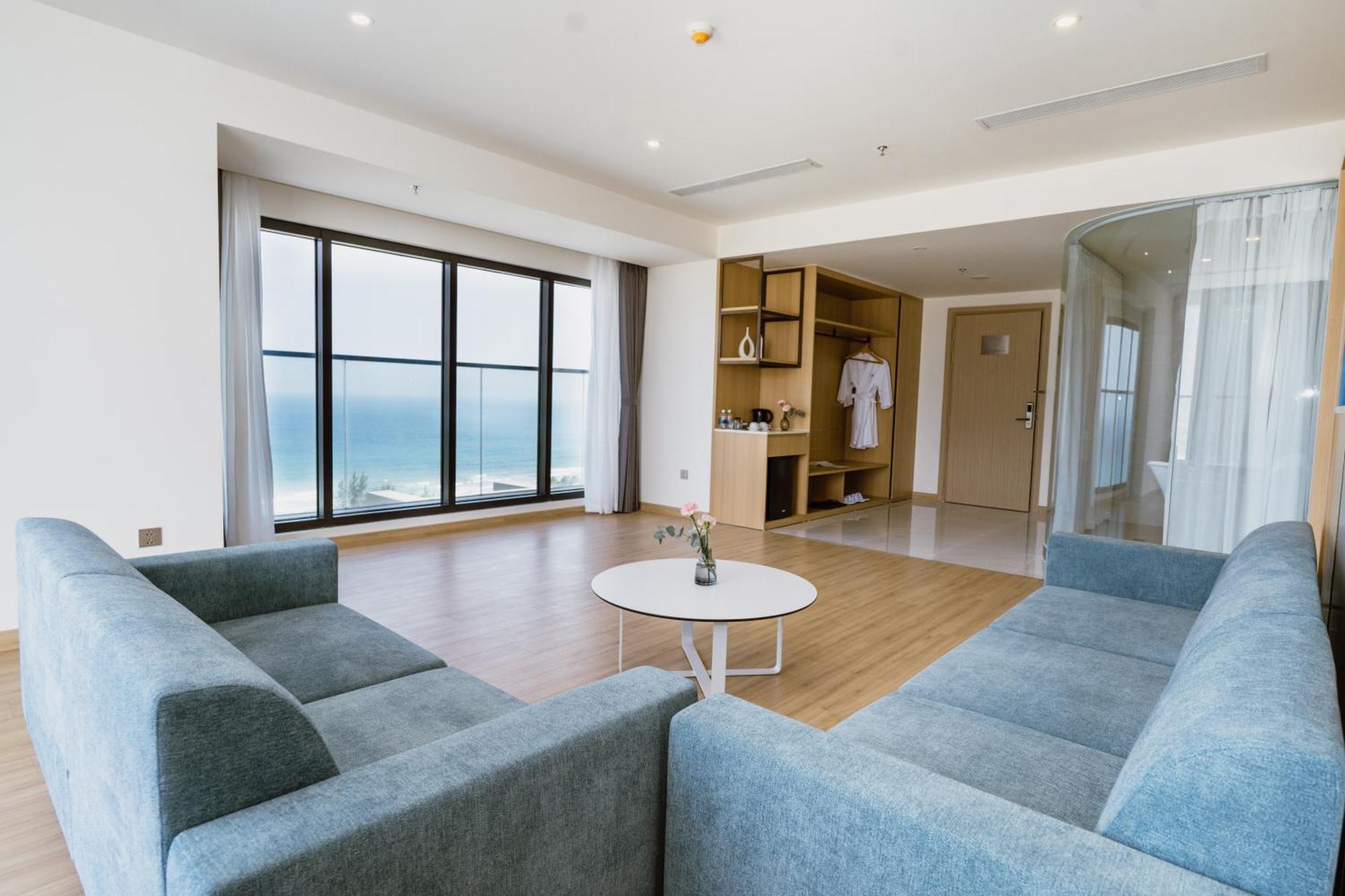 Aquamarine Beachfront Resort & Spa Cam Ranh Exterior photo