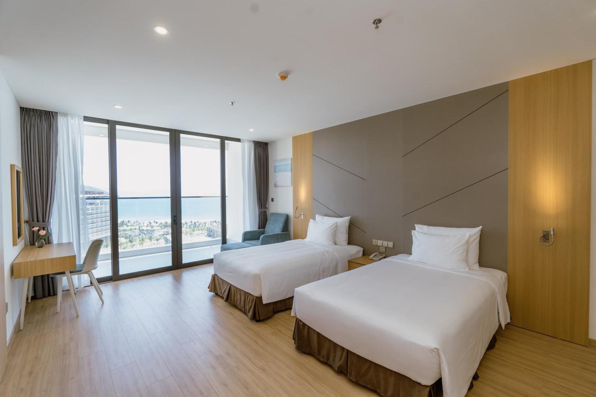 Aquamarine Beachfront Resort & Spa Cam Ranh Exterior photo