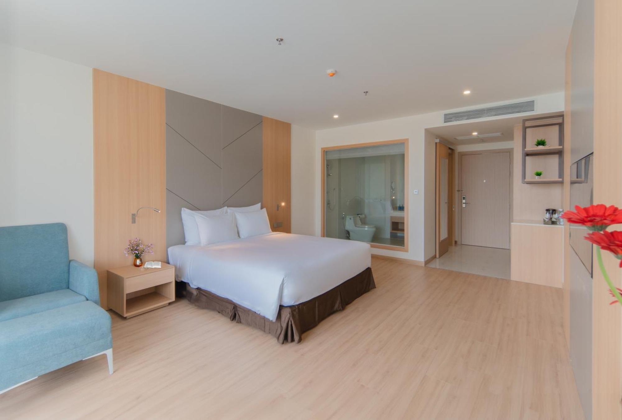 Aquamarine Beachfront Resort & Spa Cam Ranh Exterior photo